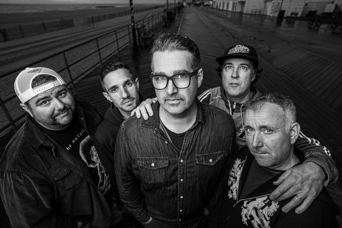 Stretch Arm Strong announce new EP "The Revealing"